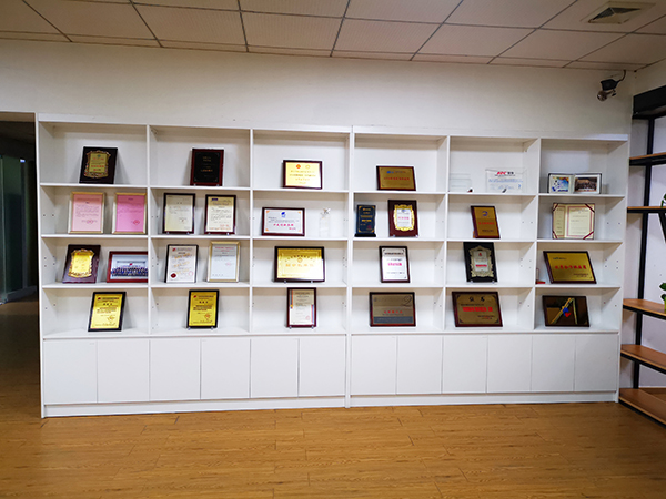 榮譽(yù)證書展示區(qū)
